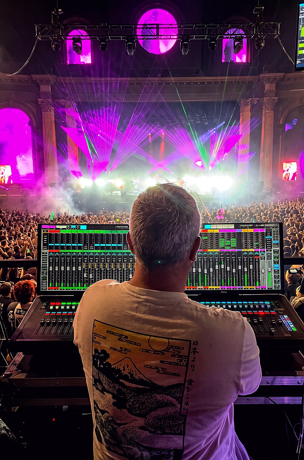Matteo Cifelli mixing on Waves LV1 at a live show